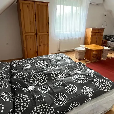 Apartamento Boezsi Sárvár